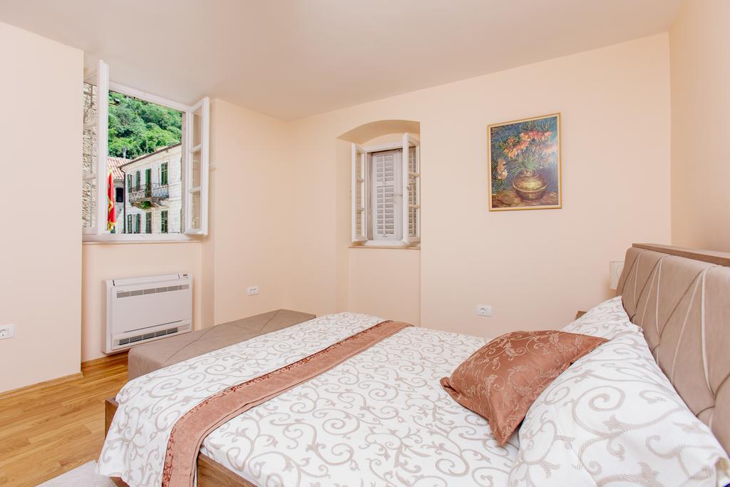Old Town Museum Square Apartment Kotor Exterior foto